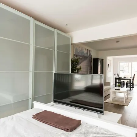 High End Apartment *
