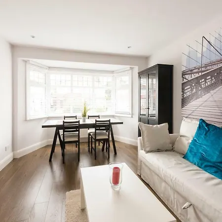 High End Apartment Hendon