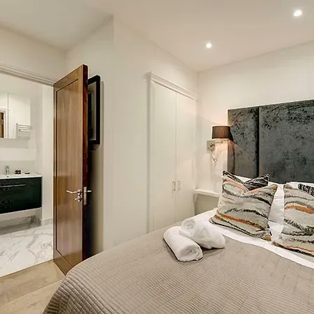 Somerset Court Kensington Apartment