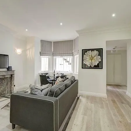 Somerset Court Kensington Apartment *