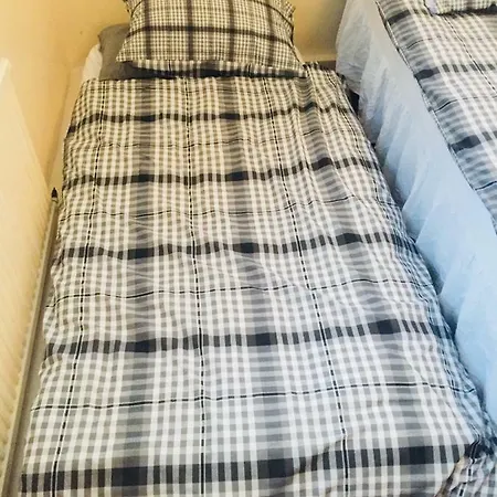 Guest house For 6 People London
