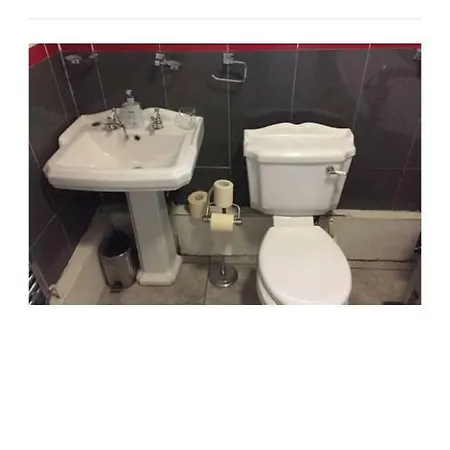 Guest house For 6 People London