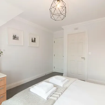 Jc7 - Spacious 2-bed Near Hendon London