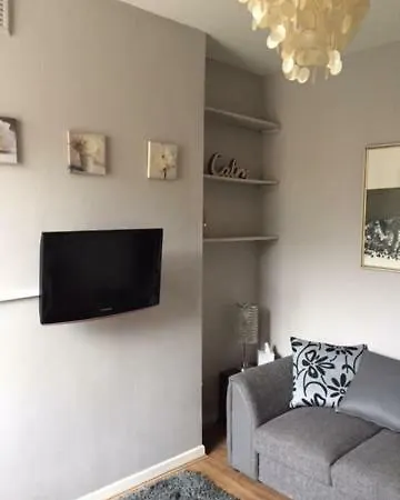 Perfect 2 Bedroom Flat Shepherds Bush W12 Apartment London