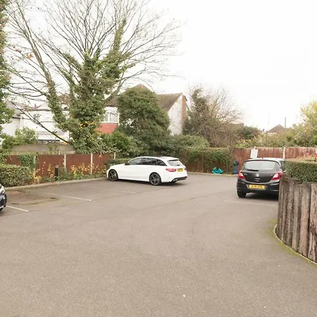Jc7 - Spacious 2-bed Near Hendon *