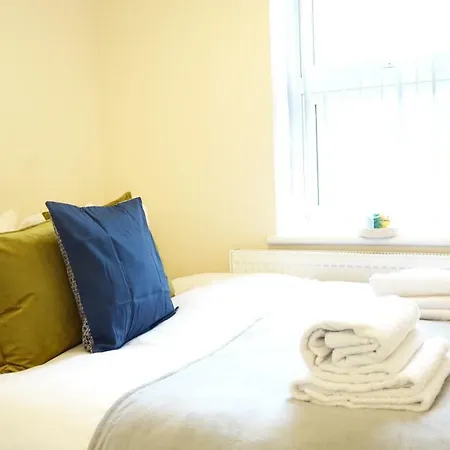 Heathrow Ensuite Rooms- Auto Check In 斯坦维尔