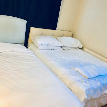 Guest house For 6 People London