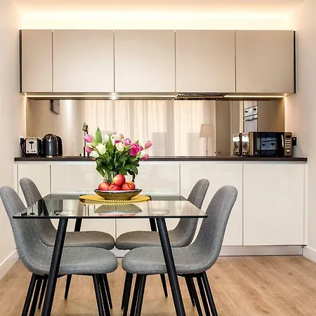 Silver Bridge London Apartment