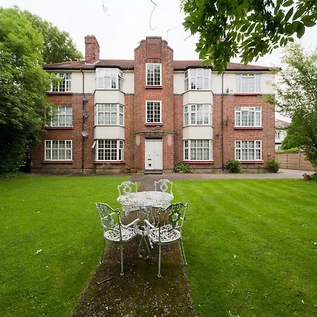 Chasewood Court Apartment