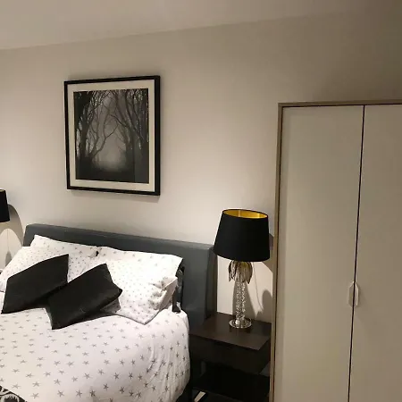 Apartment Kew Bridge *