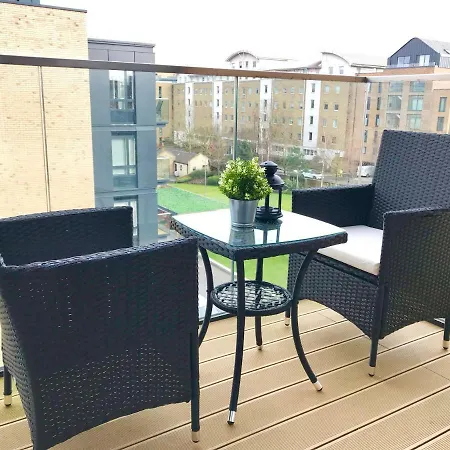 Silver Bridge London Apartment Kew