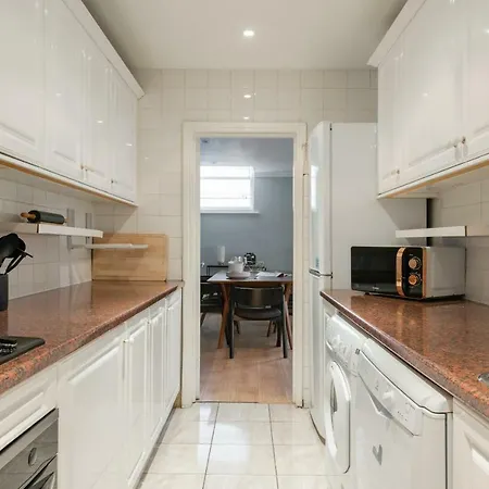 The Kensington Palace Mews - Bright & Modern 6bdr House With Garage Apartment