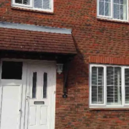 Holiday home The Hollies Haven & Free Parking - Perfect London Long *