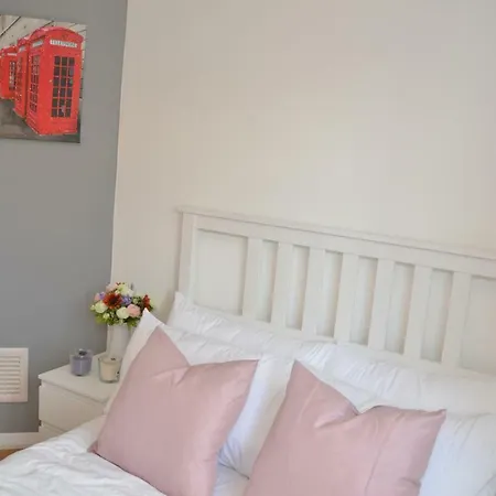 Apartment Croydon With Parking