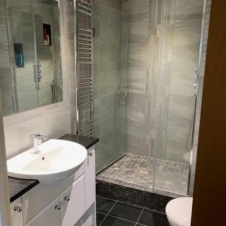 Thames View Apartment, Imperial Wharf Apartment London