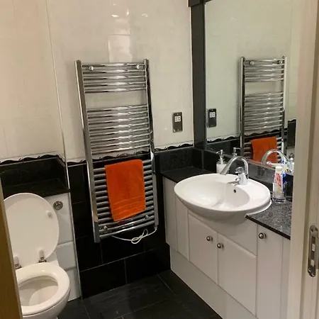 Thames View Apartment, Imperial Wharf London