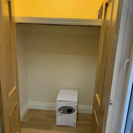 Thames View Apartment, Imperial Wharf London