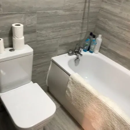 Station Five Bedroom Self Contained House 3*