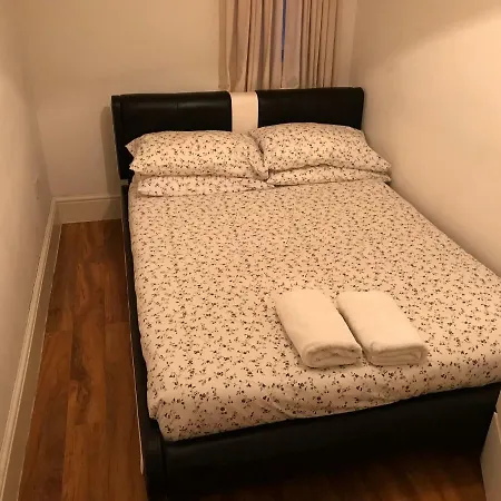 Station Five Bedroom Self Contained House Affittacamere 3*