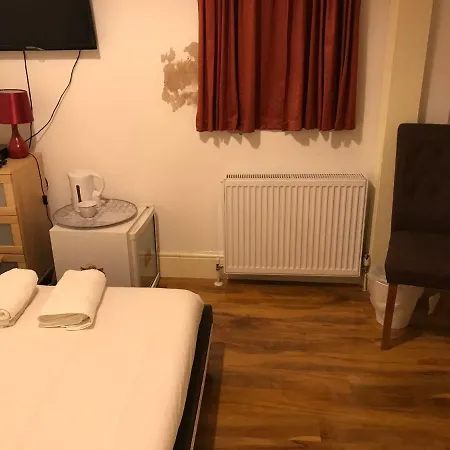 Station Five Bedroom Self Contained House 3*
