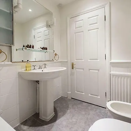 Somerset Court Kensington Apartment London