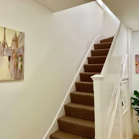 2 Bedroom Apartment, Kitchen, Reception And Private Garden Apartment *