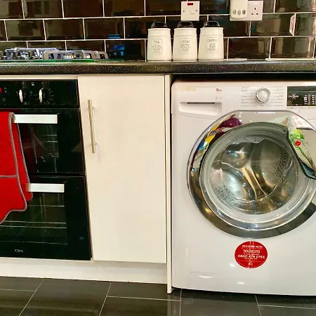 2 Bedroom Apartment, Kitchen, Reception And Private Garden Apartment *