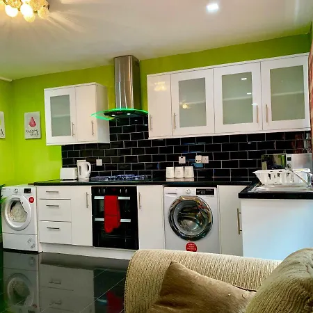 Apartment 2 Bedroom Apartment, Kitchen, Reception And Private Garden