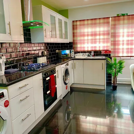 2 Bedroom Apartment, Kitchen, Reception And Private Garden Apartment
