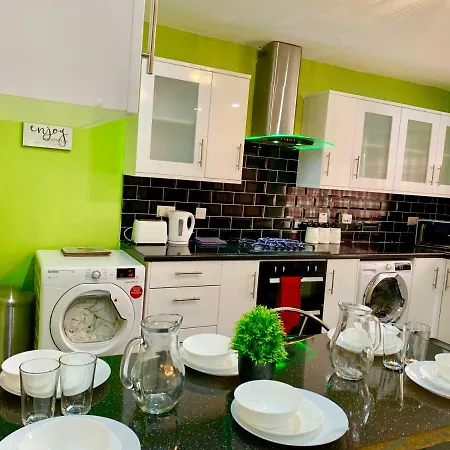 2 Bedroom Apartment, Kitchen, Reception And Private Garden *