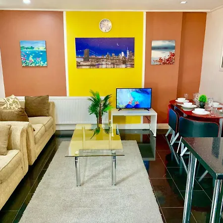 2 Bedroom Apartment, Kitchen, Reception And Private Garden Apartment *