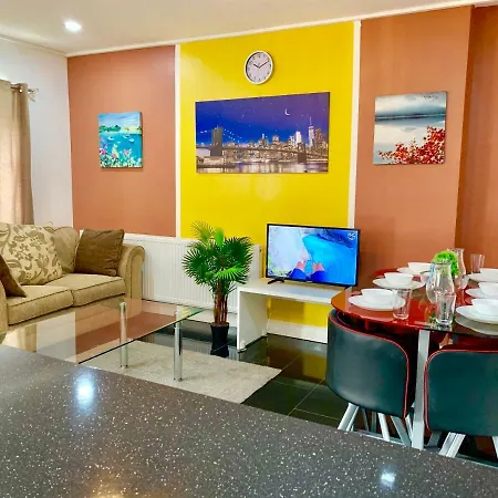 2 Bedroom Apartment, Kitchen, Reception And Private Garden *