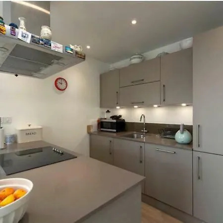 With Private Bathroom In A Modern Two Bedroom Two Bathroom Flat * London