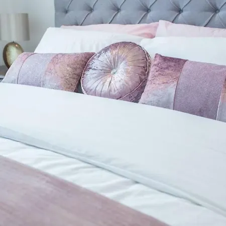 Top Floor Luxury And Spacious 2 Bedroom In Stratford * Londra