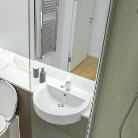 Top Floor Luxury And Spacious 2 Bedroom In Stratford Londra