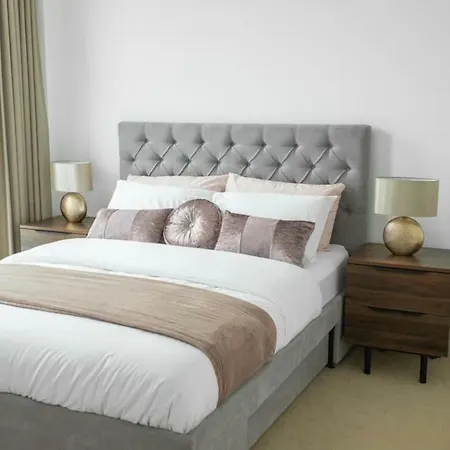 Top Floor Luxury And Spacious 2 Bedroom In Stratford