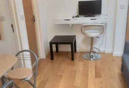 Apartment 14 Bouverie Place *