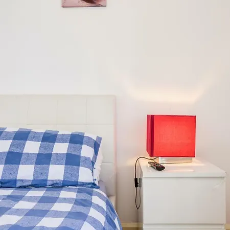 Apartment 14 Bouverie Place *
