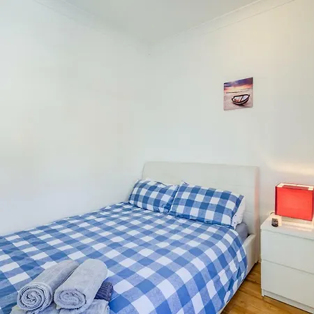 14 Bouverie Place *