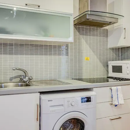 Apartment 14 Bouverie Place