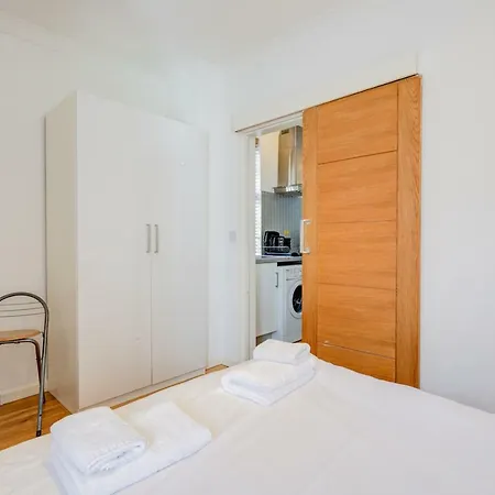 Apartment 14 Bouverie Place *