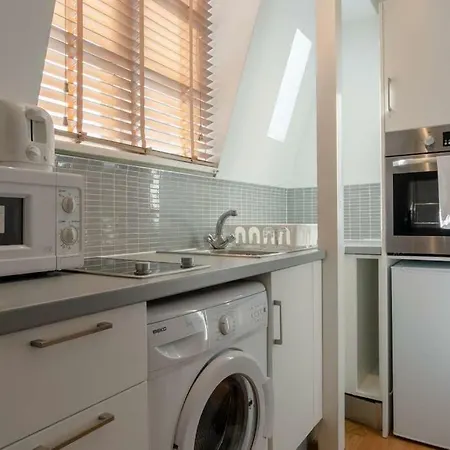 Apartment 14 Bouverie Place