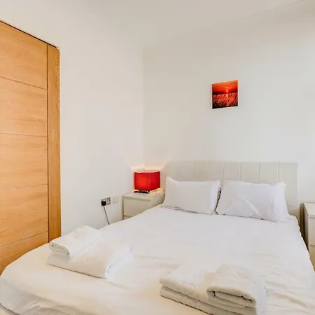 Apartment 14 Bouverie Place *