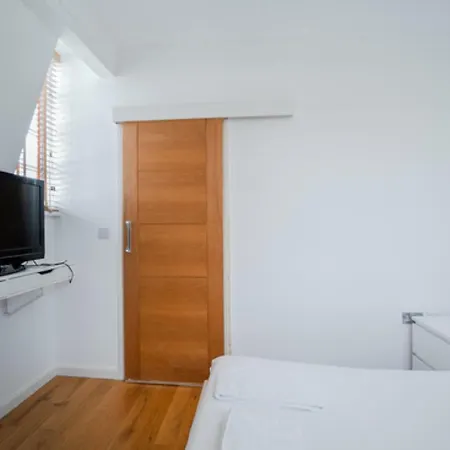 14 Bouverie Place Apartment
