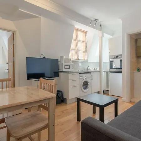 Apartment 14 Bouverie Place