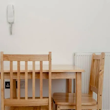 14 Bouverie Place Apartment
