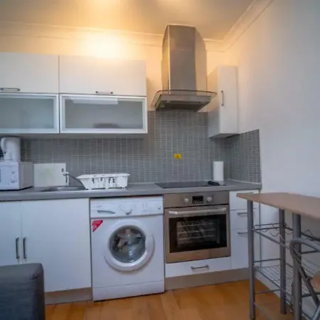 14 Bouverie Place Apartment *