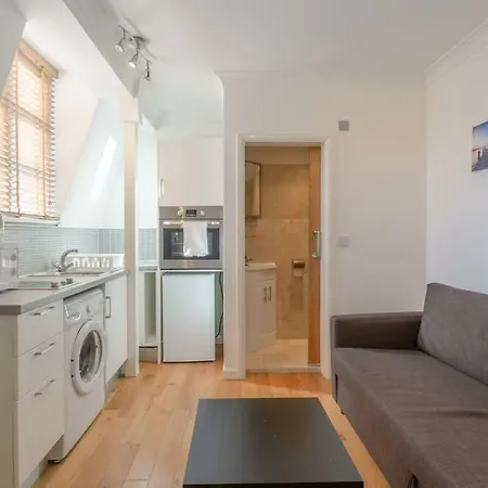 Apartment 14 Bouverie Place *