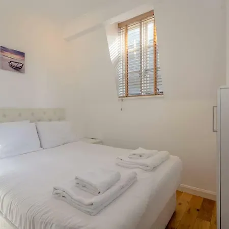 14 Bouverie Place Apartment