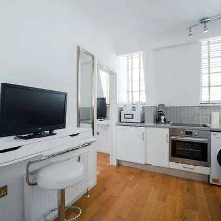 Apartment 14 Bouverie Place *